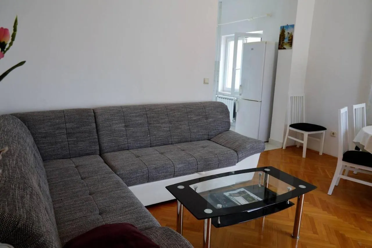 Stunning 2-Bed Apartment In Okrug Gornji 0*,