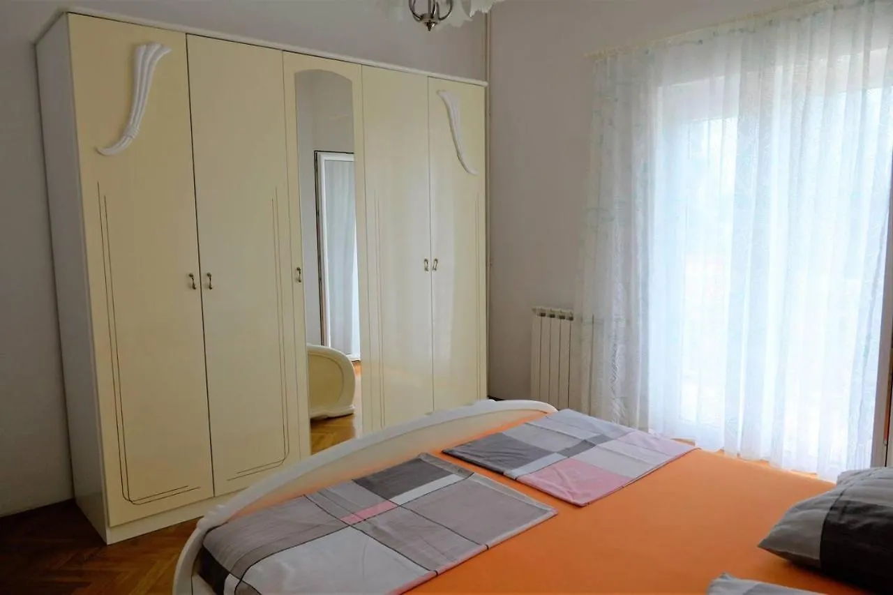 Stunning 2-Bed Apartment In Okrug Gornji Croatia
