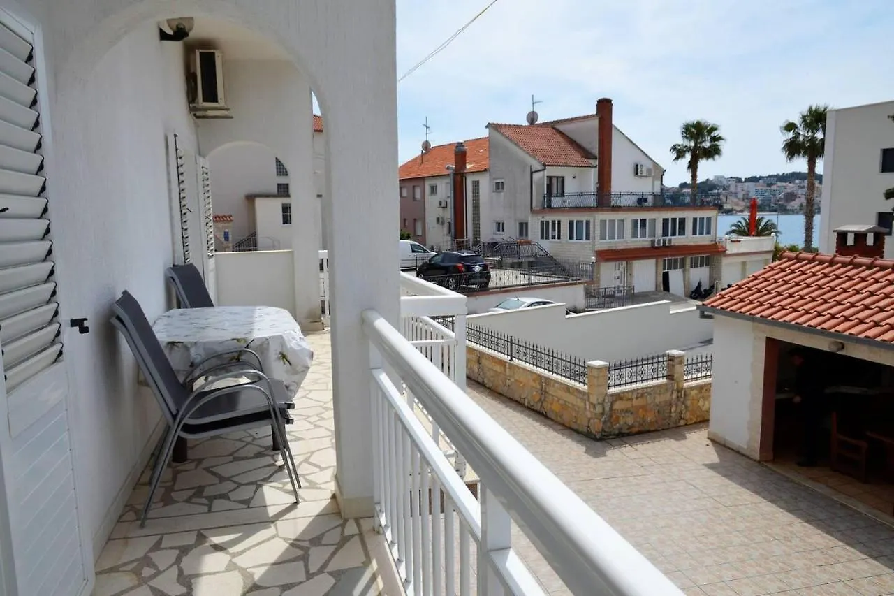 Stunning 2-Bed Apartment In Okrug Gornji Croatia