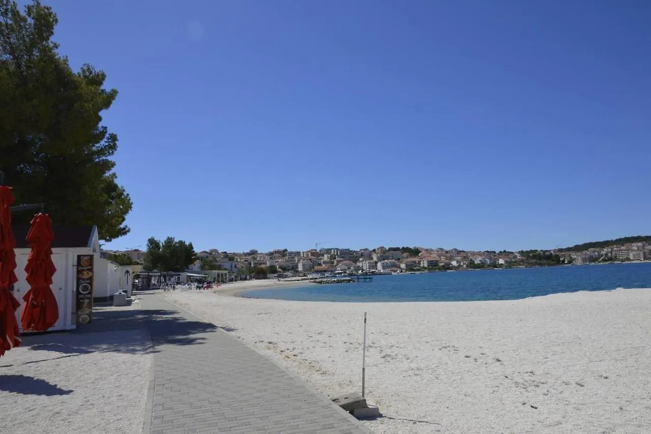 Stunning 2-Bed Apartment In Okrug Gornji Croatia