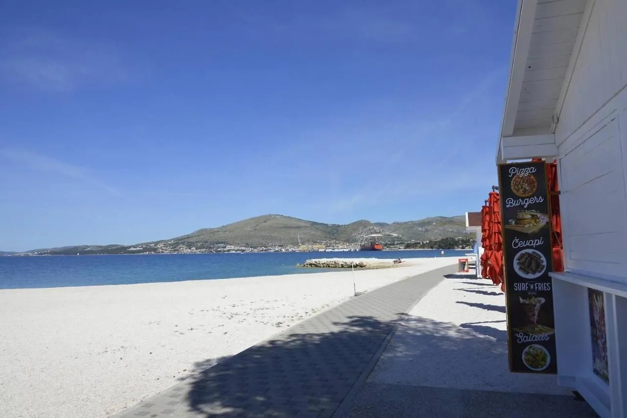 Stunning 2-Bed Apartment In Okrug Gornji Croatia